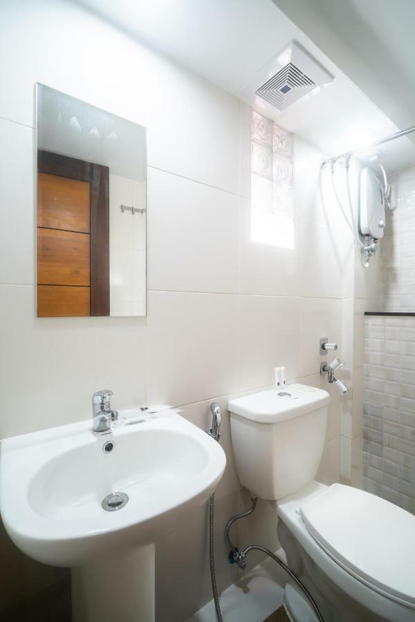 Oyo 199 Solange Apartelle Davao City Buitenkant foto