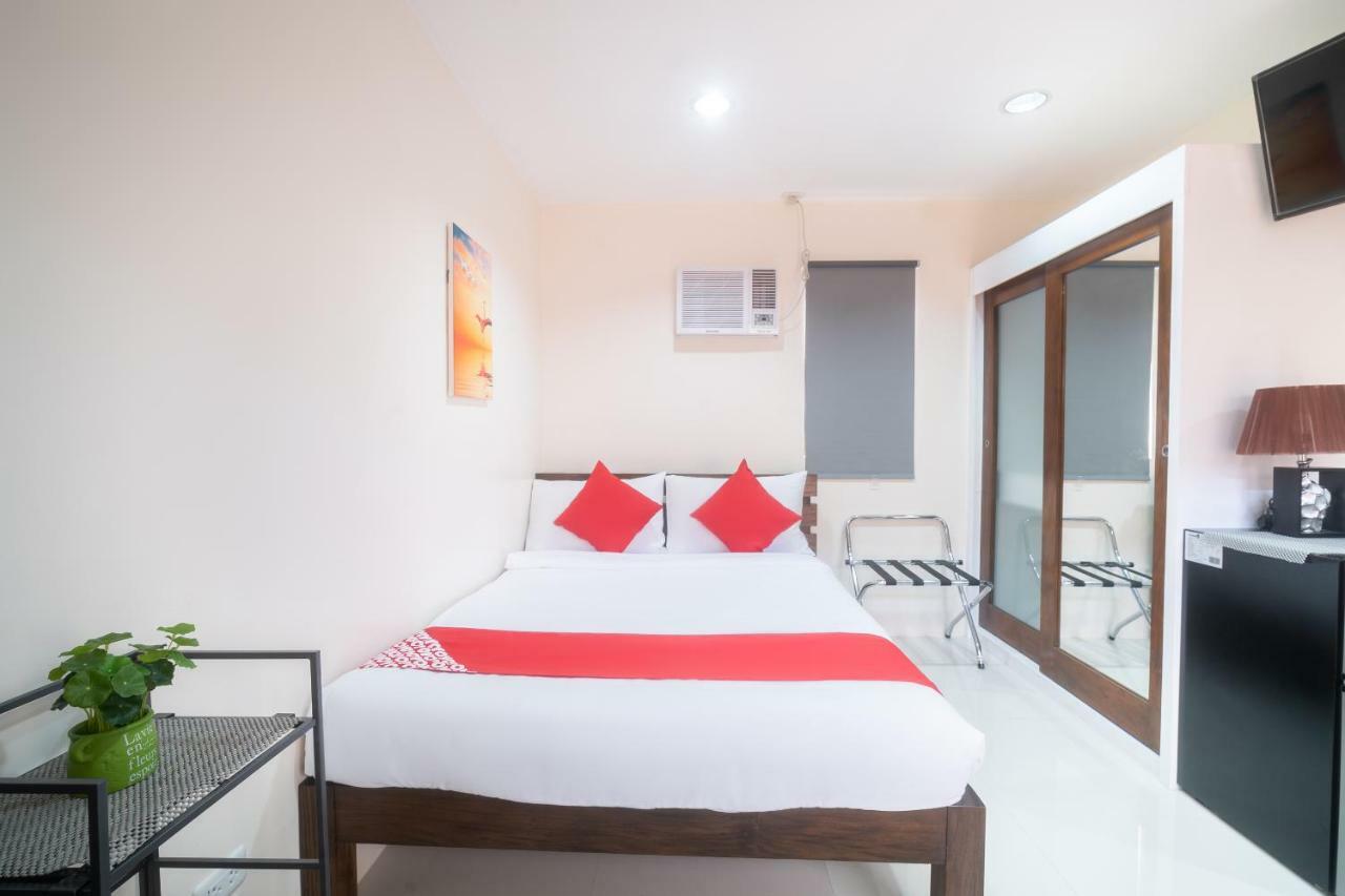 Oyo 199 Solange Apartelle Davao City Buitenkant foto