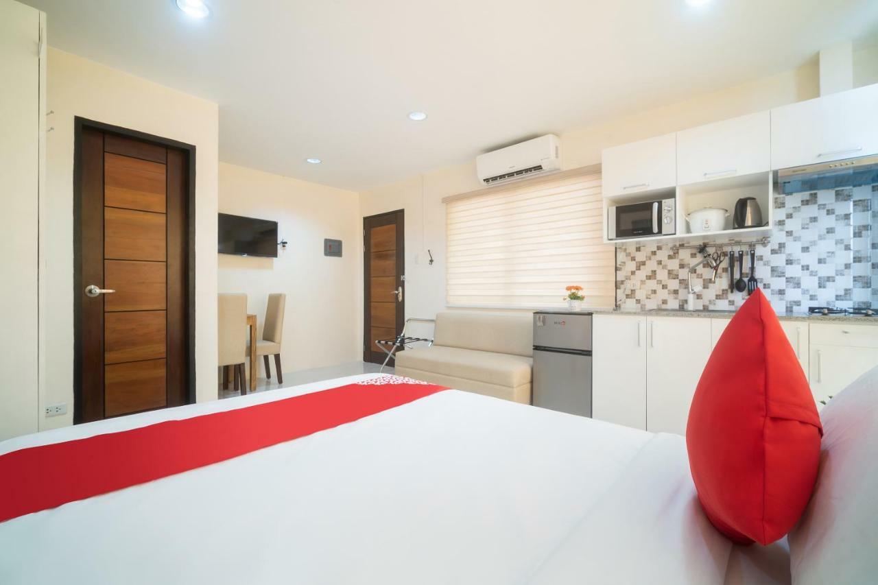 Oyo 199 Solange Apartelle Davao City Buitenkant foto