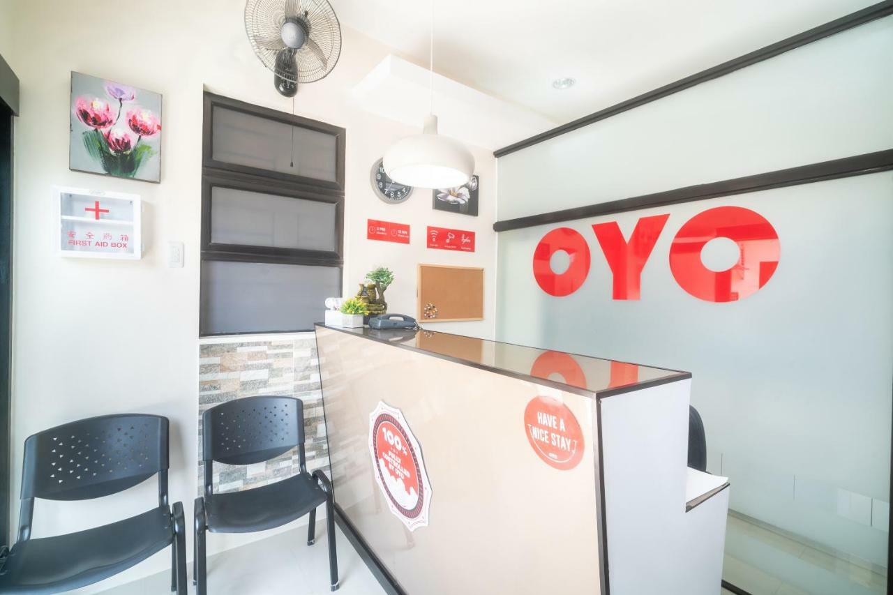 Oyo 199 Solange Apartelle Davao City Buitenkant foto