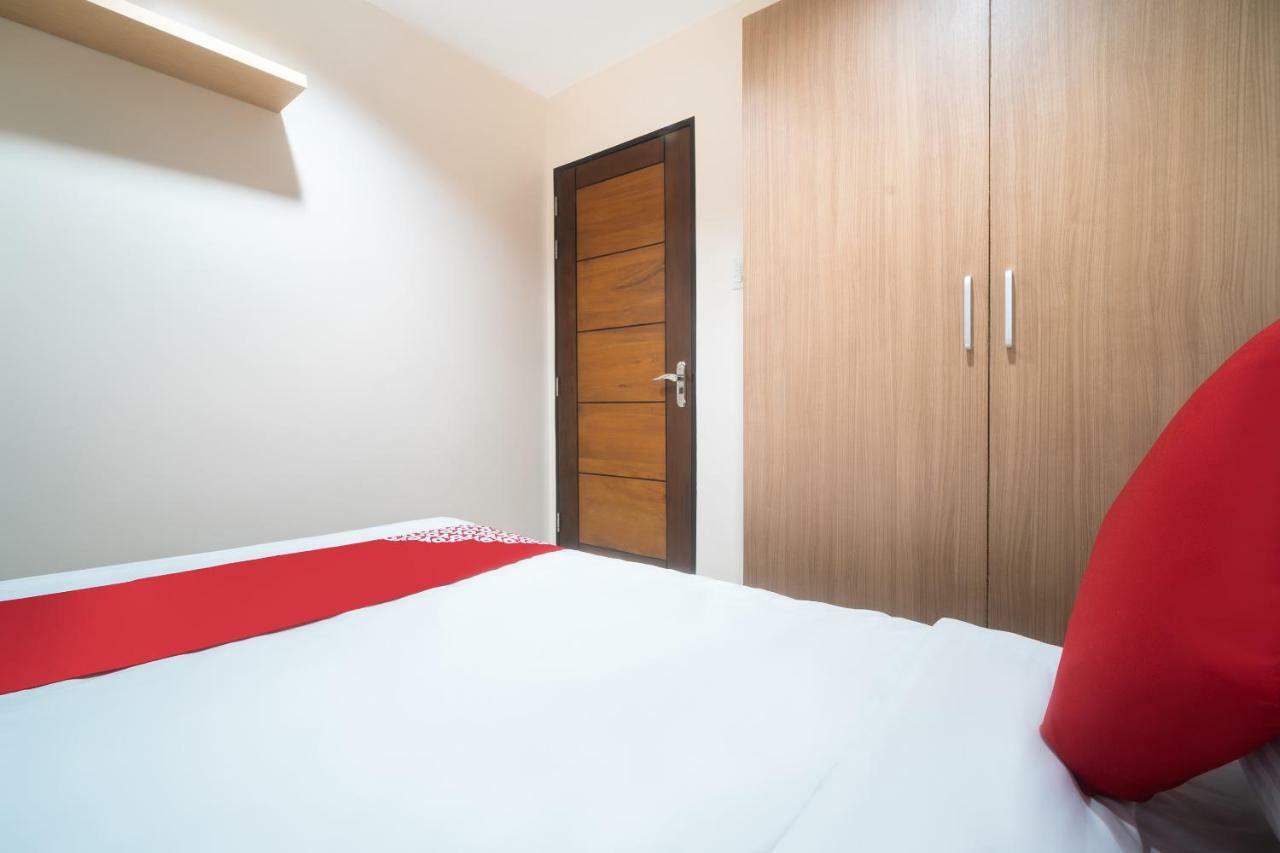 Oyo 199 Solange Apartelle Davao City Buitenkant foto