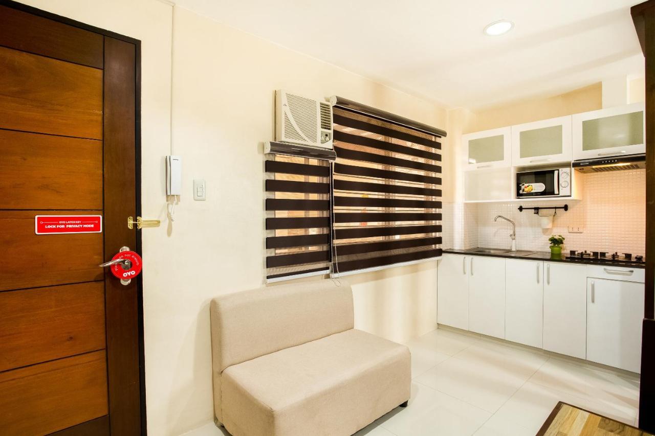 Oyo 199 Solange Apartelle Davao City Buitenkant foto