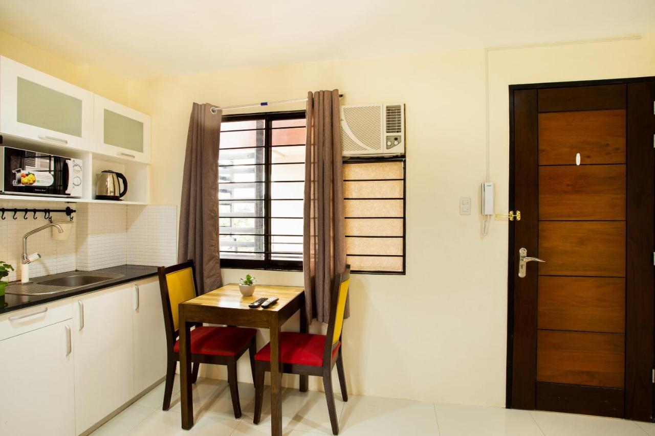 Oyo 199 Solange Apartelle Davao City Buitenkant foto