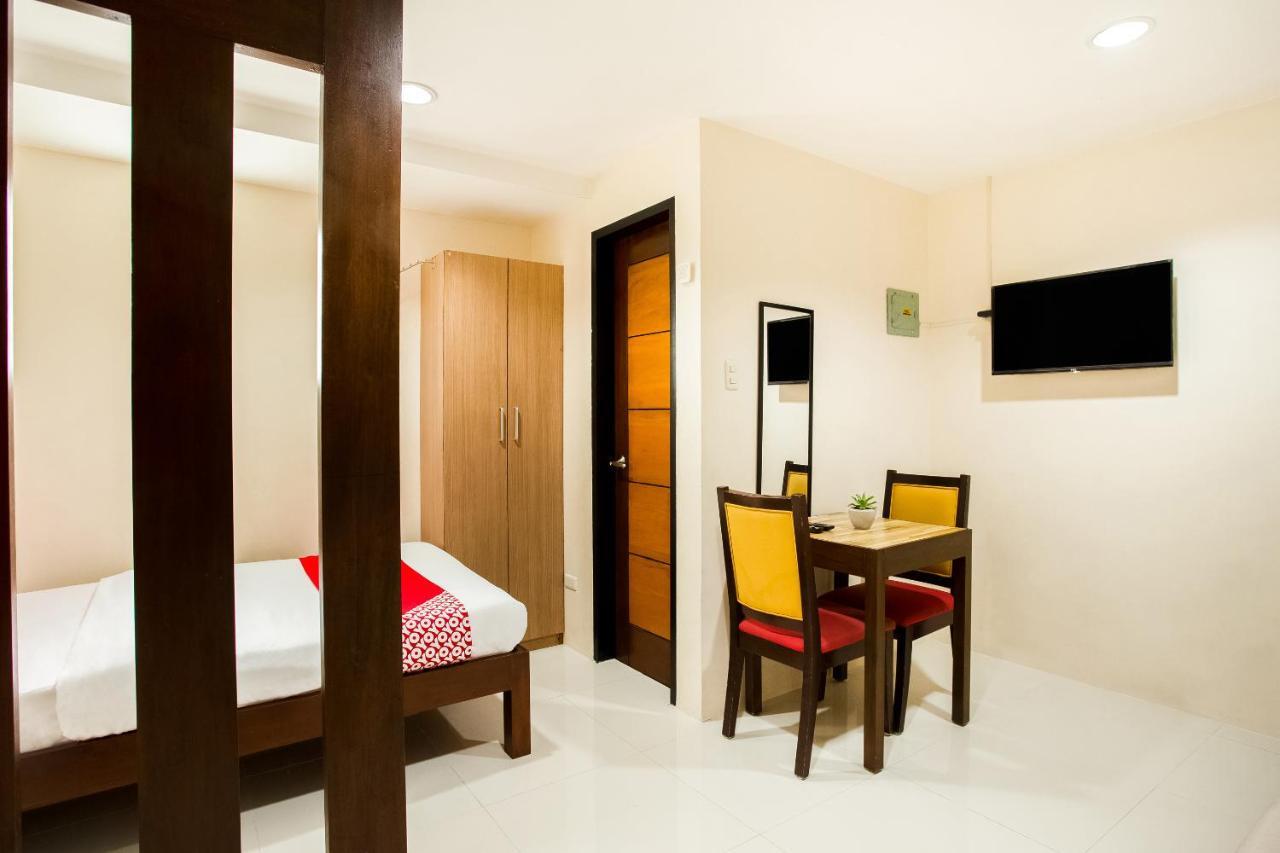 Oyo 199 Solange Apartelle Davao City Buitenkant foto