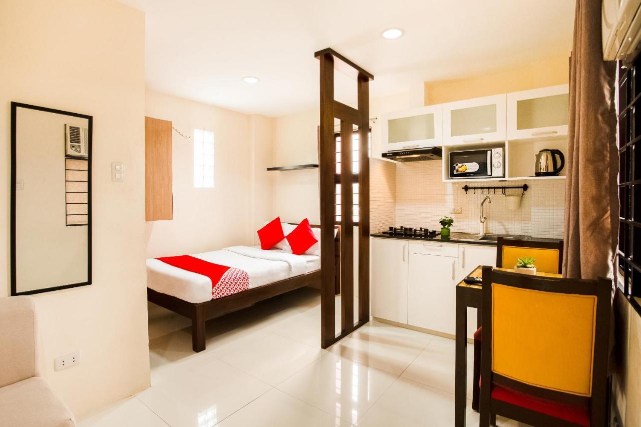 Oyo 199 Solange Apartelle Davao City Buitenkant foto