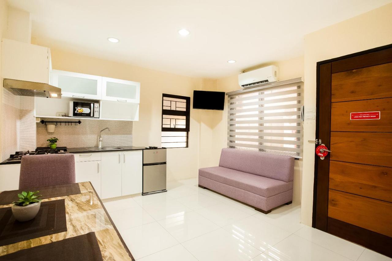 Oyo 199 Solange Apartelle Davao City Buitenkant foto