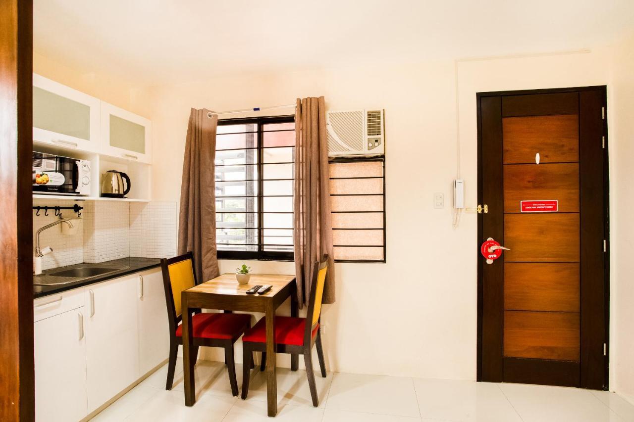 Oyo 199 Solange Apartelle Davao City Buitenkant foto